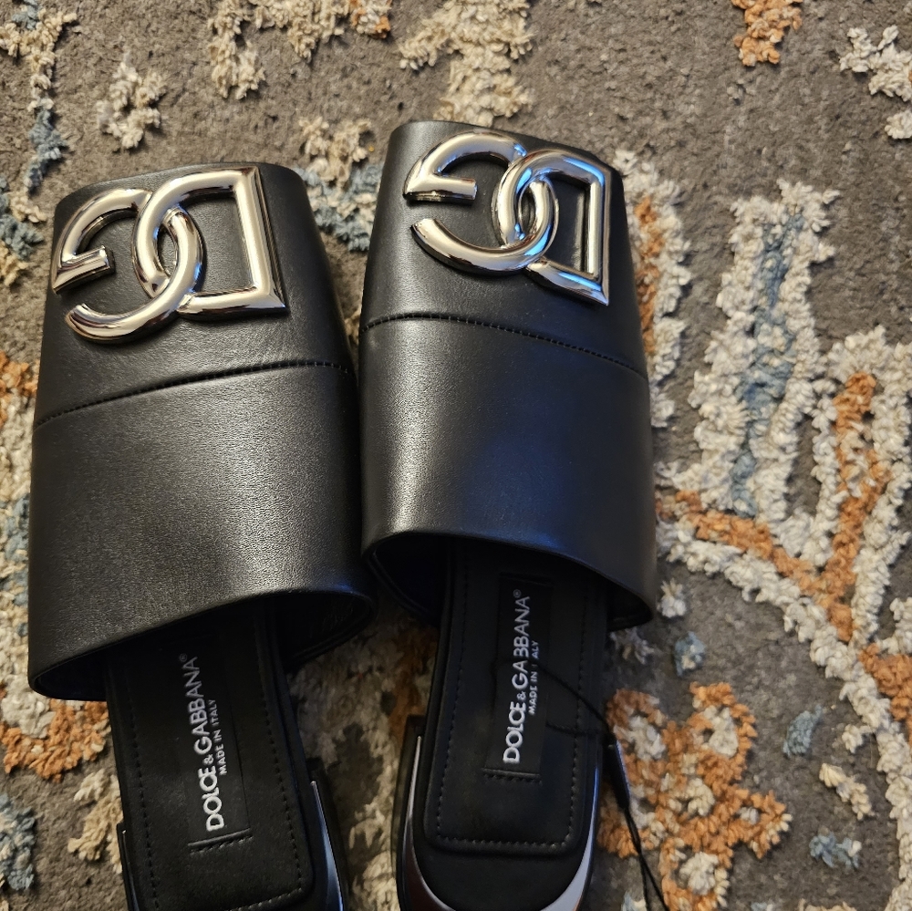 New Dolce  Gabbana  size 9 black.